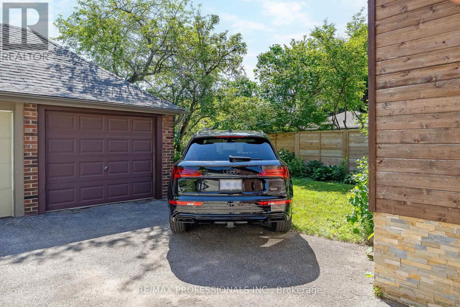 45 Glendonwynne Road, Toronto, Ontario  M6P 3E5 - Photo 44 - W13540276