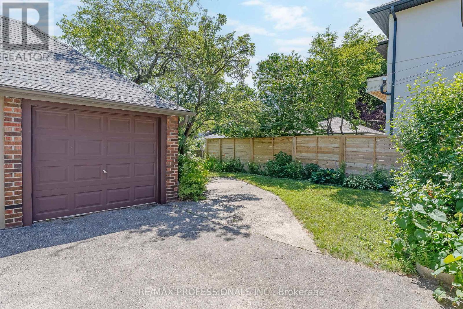 45 Glendonwynne Road, Toronto, Ontario  M6P 3E5 - Photo 45 - W13540276