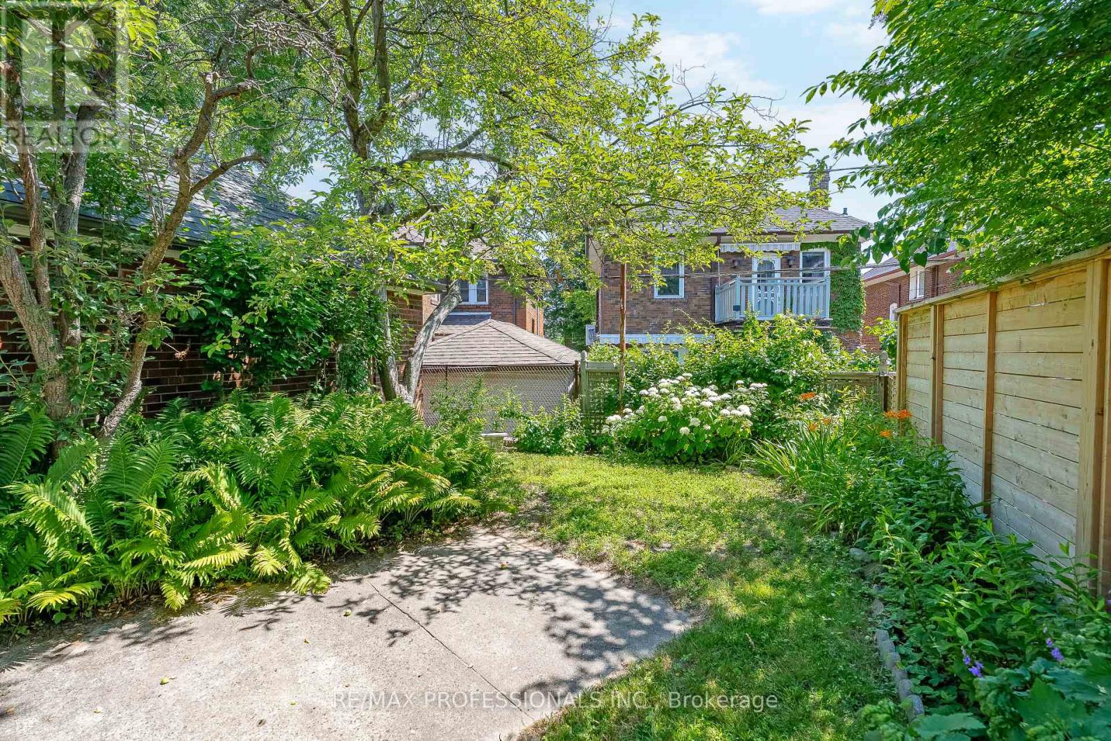 45 Glendonwynne Road, Toronto, Ontario  M6P 3E5 - Photo 47 - W13540276