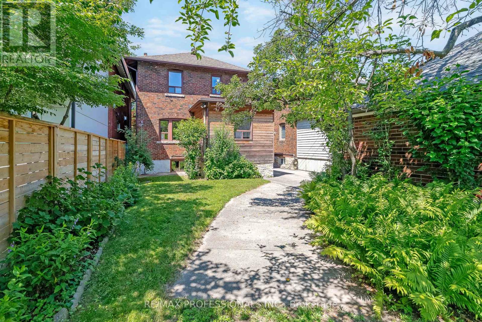 45 Glendonwynne Road, Toronto, Ontario  M6P 3E5 - Photo 48 - W13540276