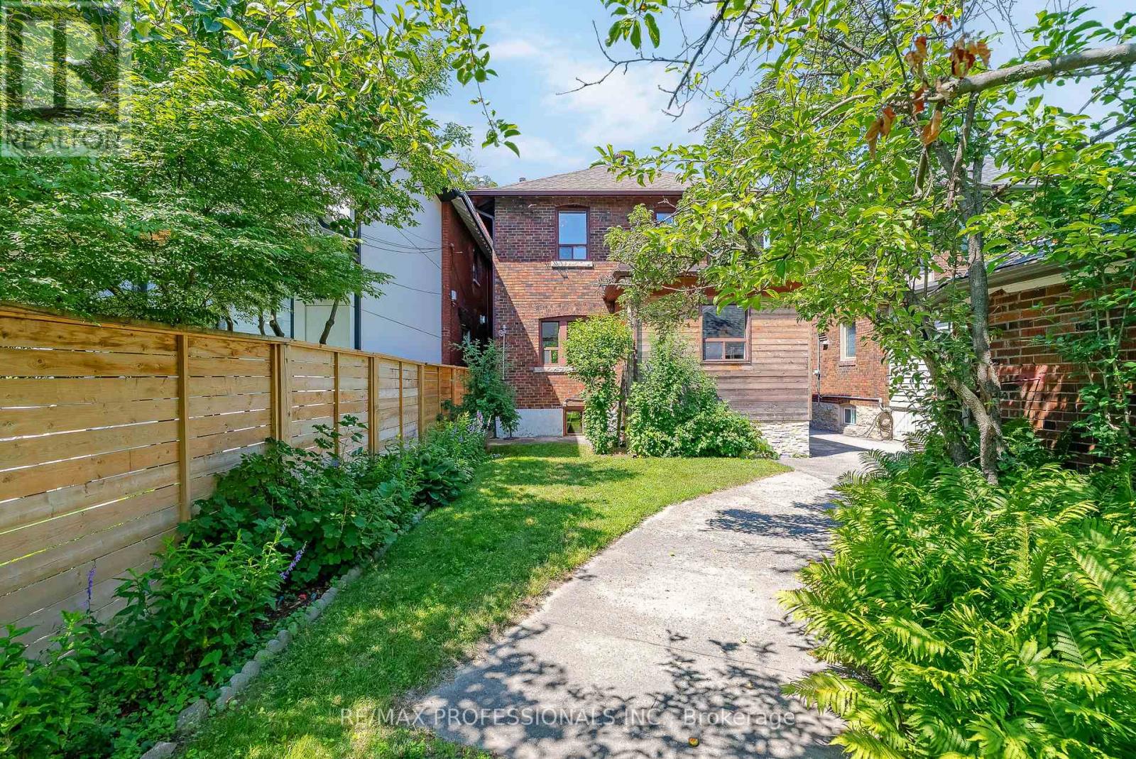 45 Glendonwynne Road, Toronto, Ontario  M6P 3E5 - Photo 49 - W13540276