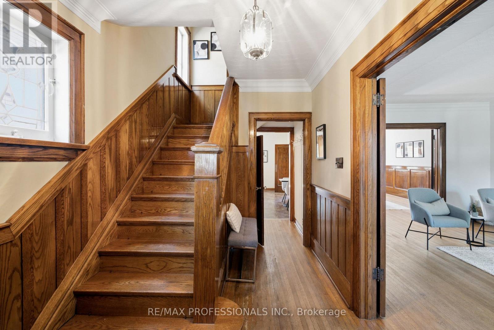 45 Glendonwynne Road, Toronto, Ontario  M6P 3E5 - Photo 5 - W13540276