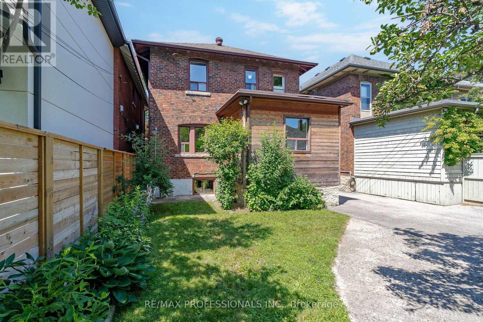 45 Glendonwynne Road, Toronto, Ontario  M6P 3E5 - Photo 50 - W13540276
