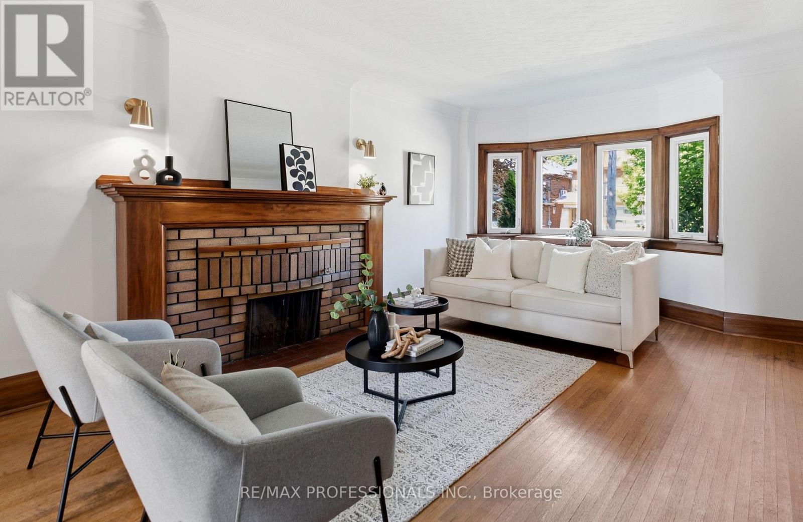 45 Glendonwynne Road, Toronto, Ontario  M6P 3E5 - Photo 6 - W13540276