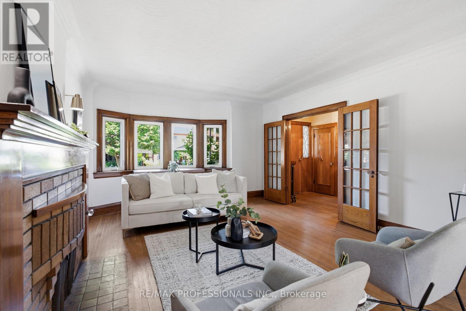 45 Glendonwynne Road, Toronto, Ontario  M6P 3E5 - Photo 8 - W13540276