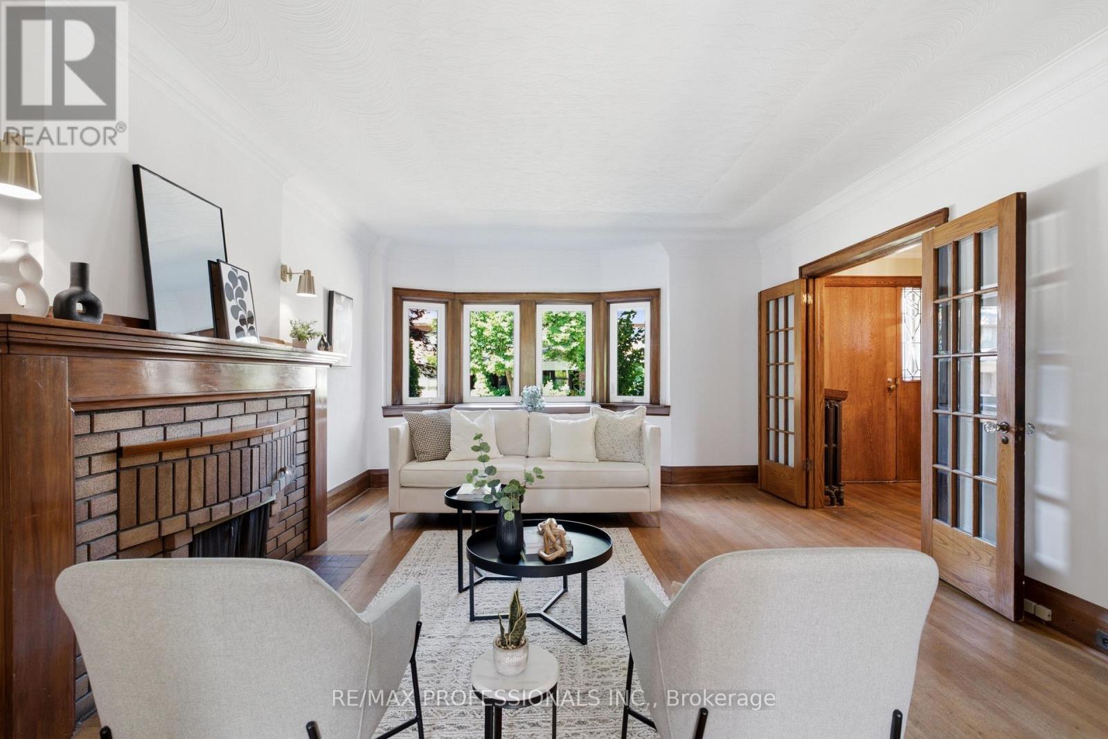45 Glendonwynne Road, Toronto, Ontario  M6P 3E5 - Photo 9 - W13540276