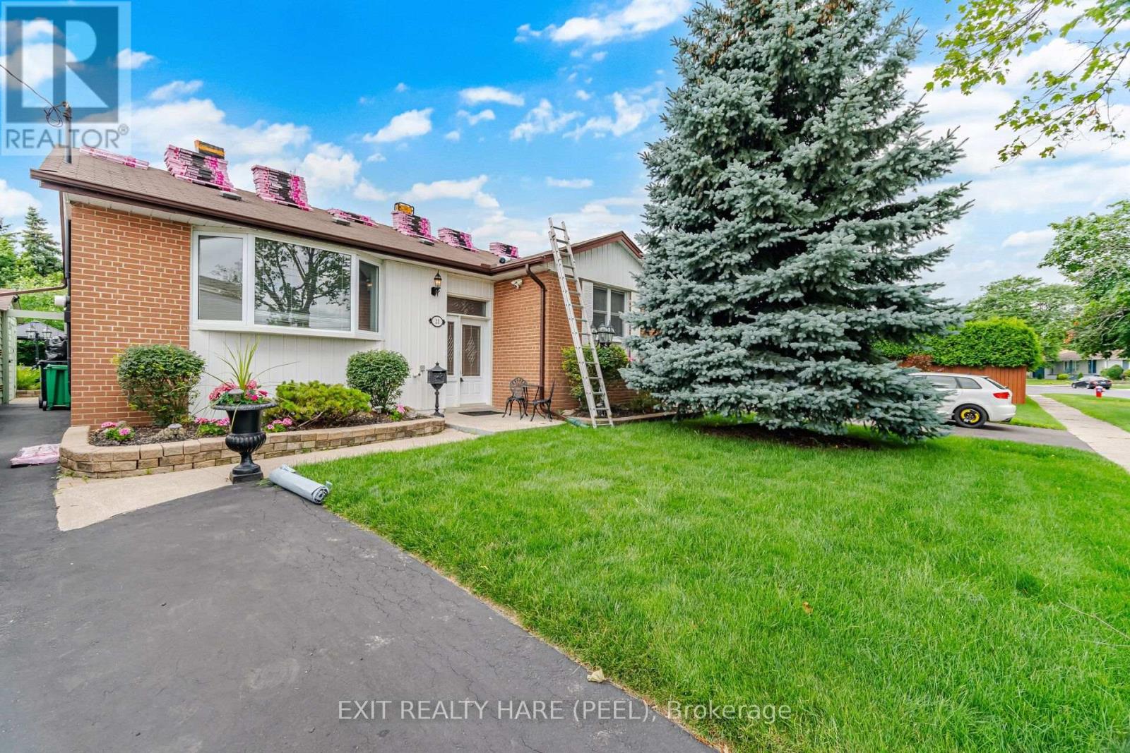 23 Kimbark Drive, Brampton, Ontario L6X 2A2 - Photo 2 - W13540420