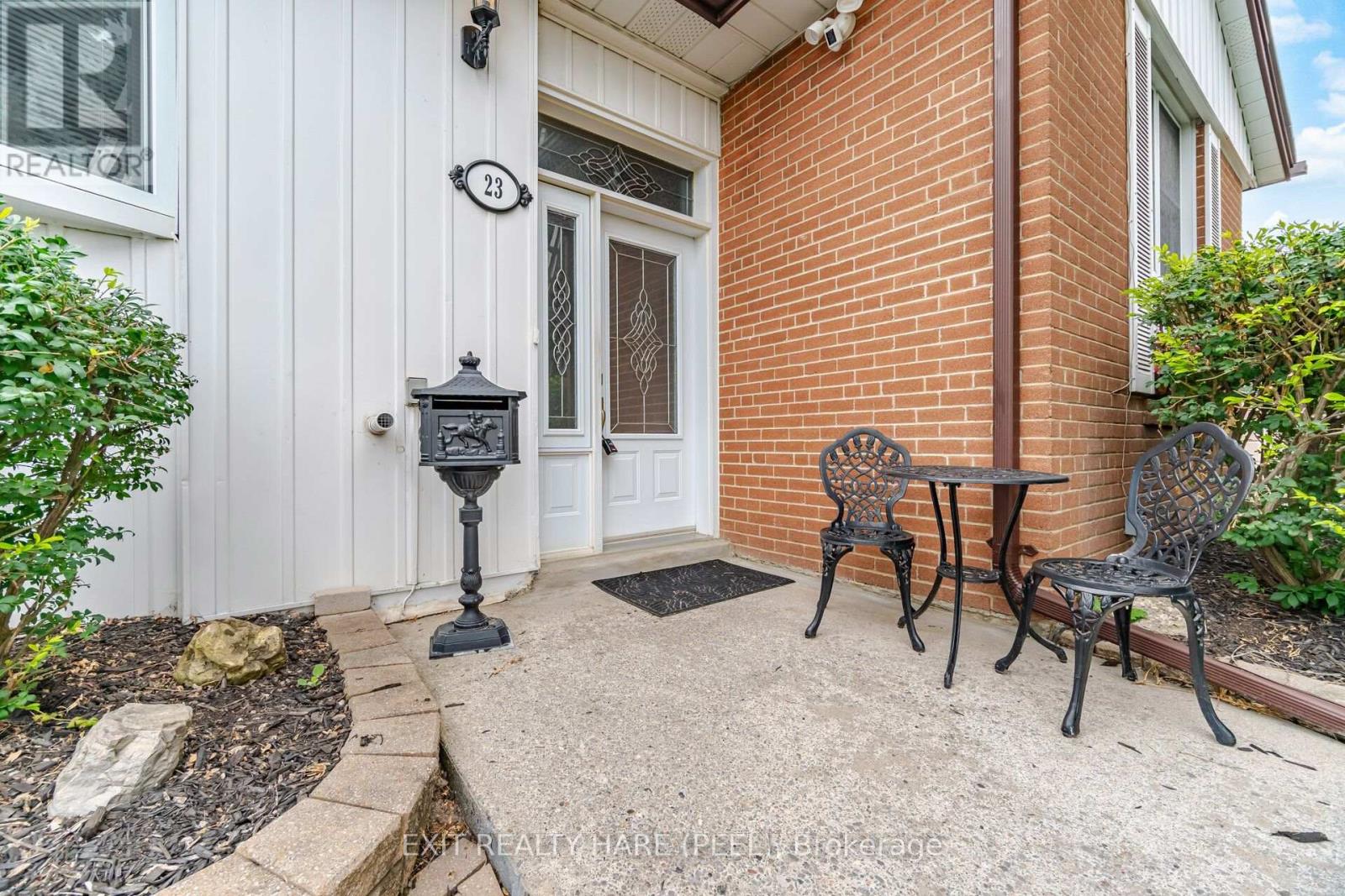 23 Kimbark Drive, Brampton, Ontario L6X 2A2 - Photo 3 - W13540420