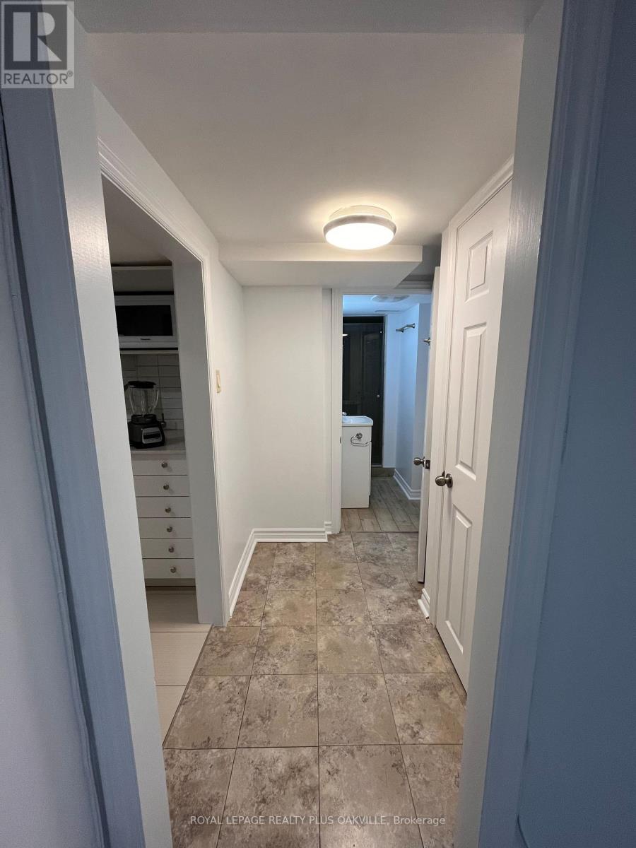 Lower - 3576 Ash Row, Mississauga, Ontario  L5L 1K4 - Photo 3 - W13540432