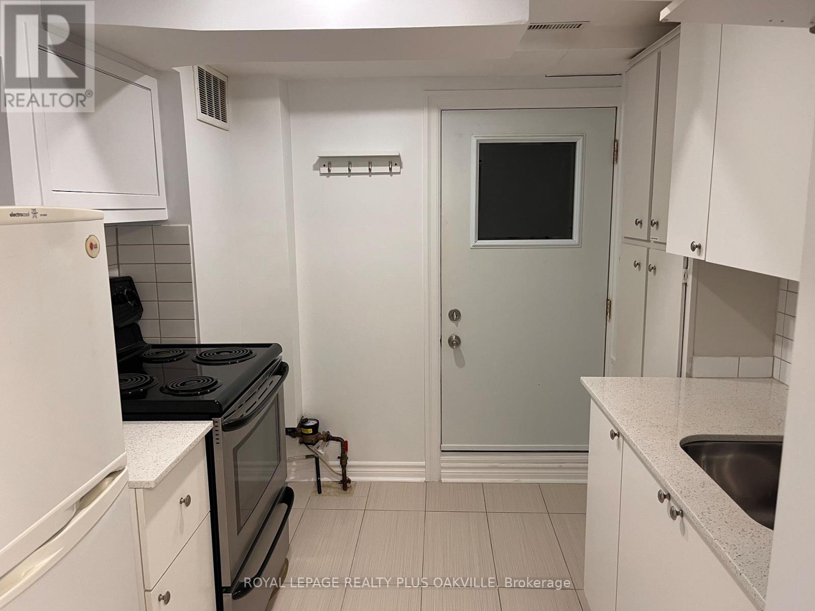 Lower - 3576 Ash Row, Mississauga, Ontario  L5L 1K4 - Photo 8 - W13540432