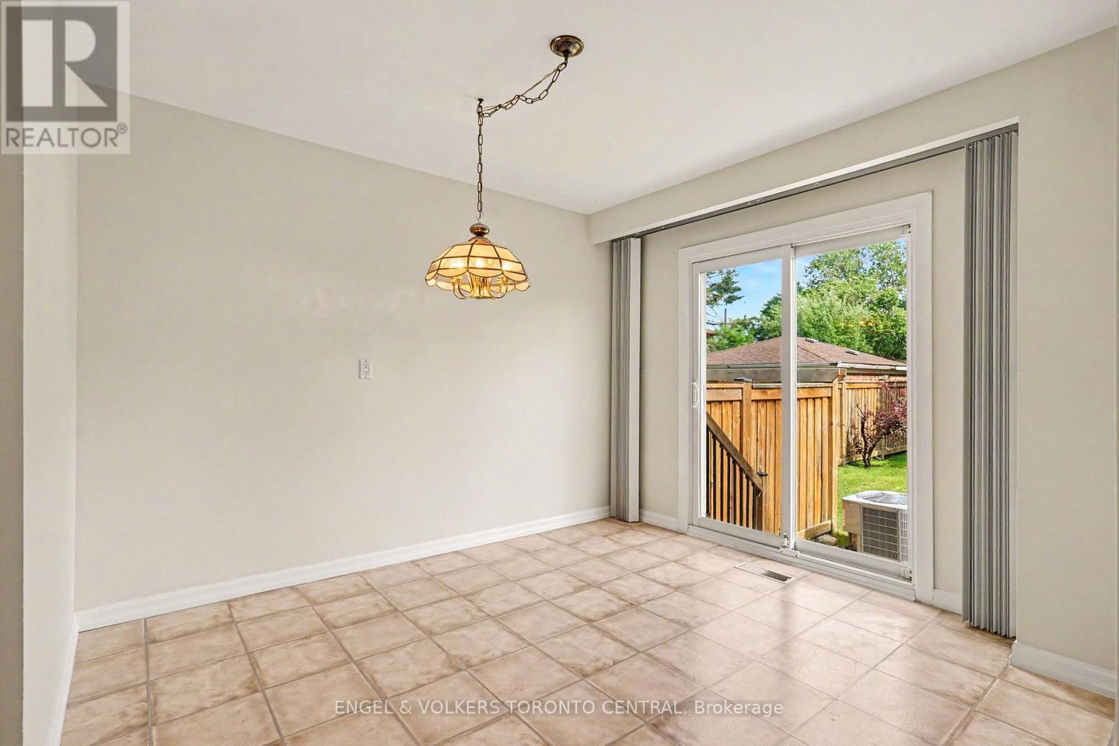 45 Edilou Drive, Toronto, Ontario  M8W 4B4 - Photo 10 - W13540440