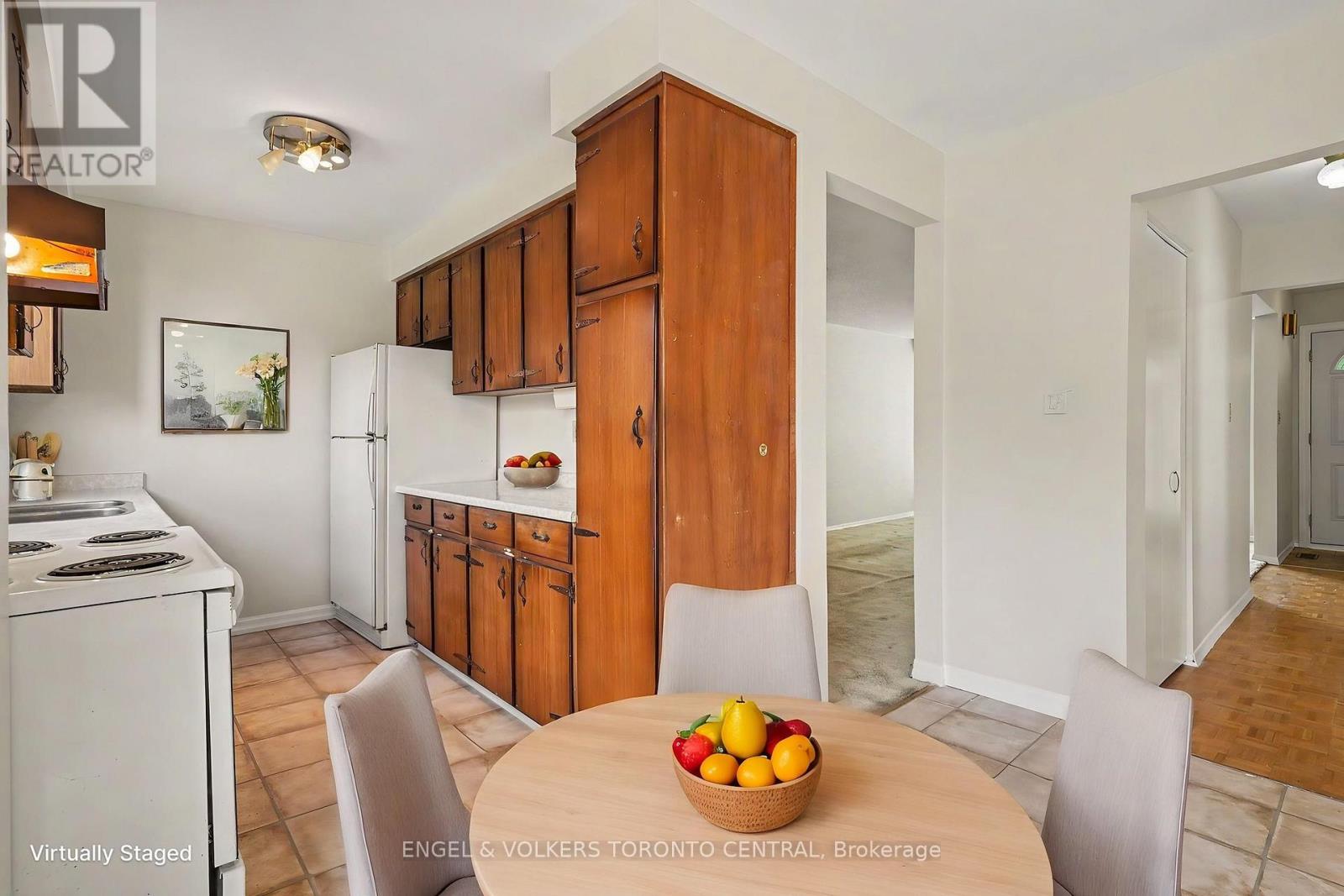 45 Edilou Drive, Toronto, Ontario  M8W 4B4 - Photo 11 - W13540440