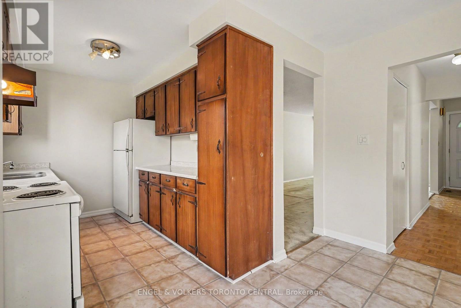 45 Edilou Drive, Toronto, Ontario  M8W 4B4 - Photo 12 - W13540440