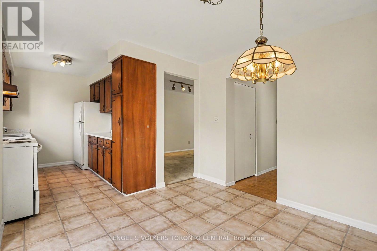 45 Edilou Drive, Toronto, Ontario  M8W 4B4 - Photo 13 - W13540440