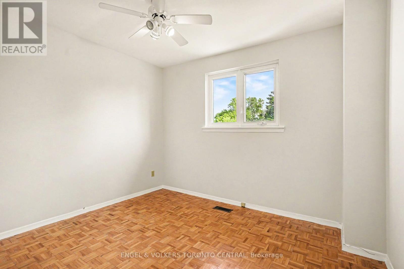 45 Edilou Drive, Toronto, Ontario  M8W 4B4 - Photo 18 - W13540440