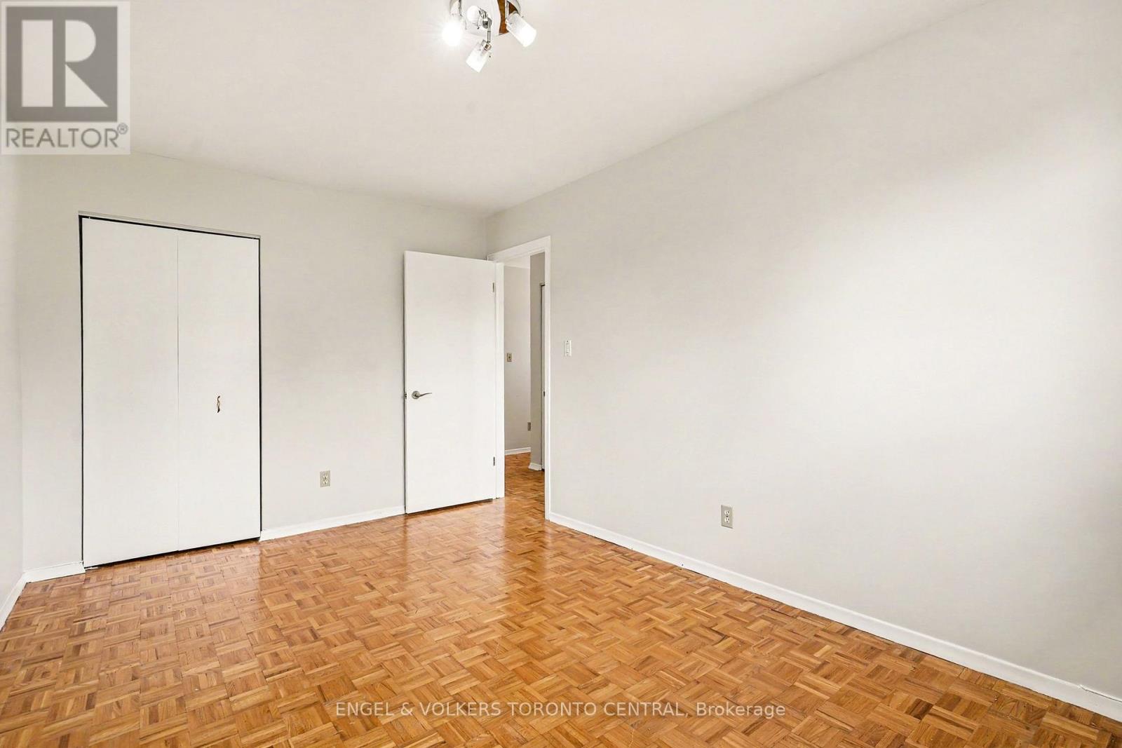 45 Edilou Drive, Toronto, Ontario  M8W 4B4 - Photo 20 - W13540440