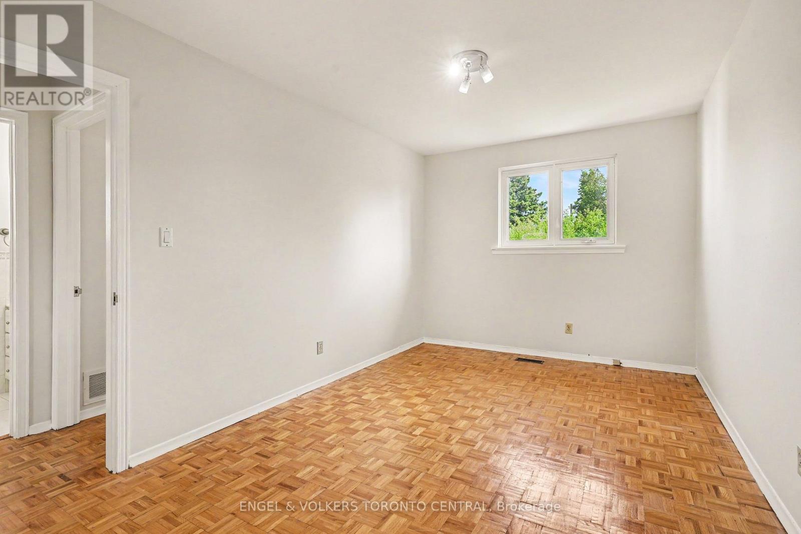45 Edilou Drive, Toronto, Ontario  M8W 4B4 - Photo 21 - W13540440