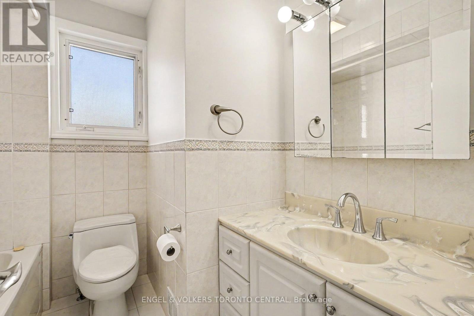 45 Edilou Drive, Toronto, Ontario  M8W 4B4 - Photo 23 - W13540440