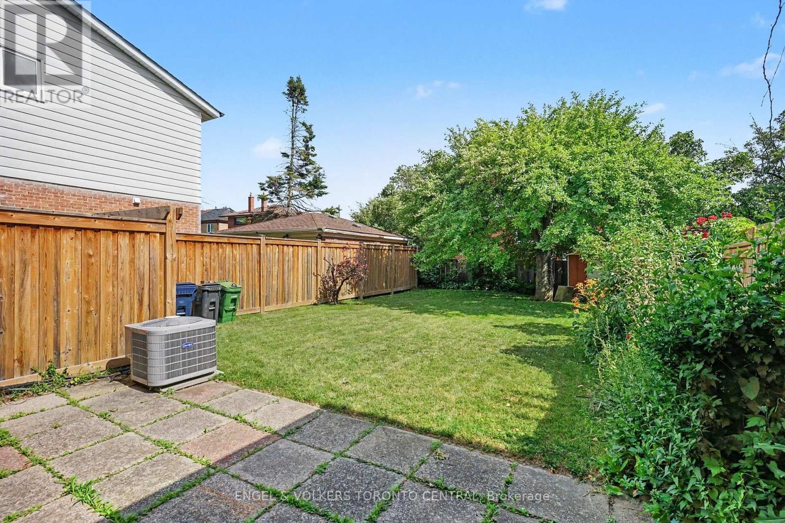 45 Edilou Drive, Toronto, Ontario  M8W 4B4 - Photo 31 - W13540440