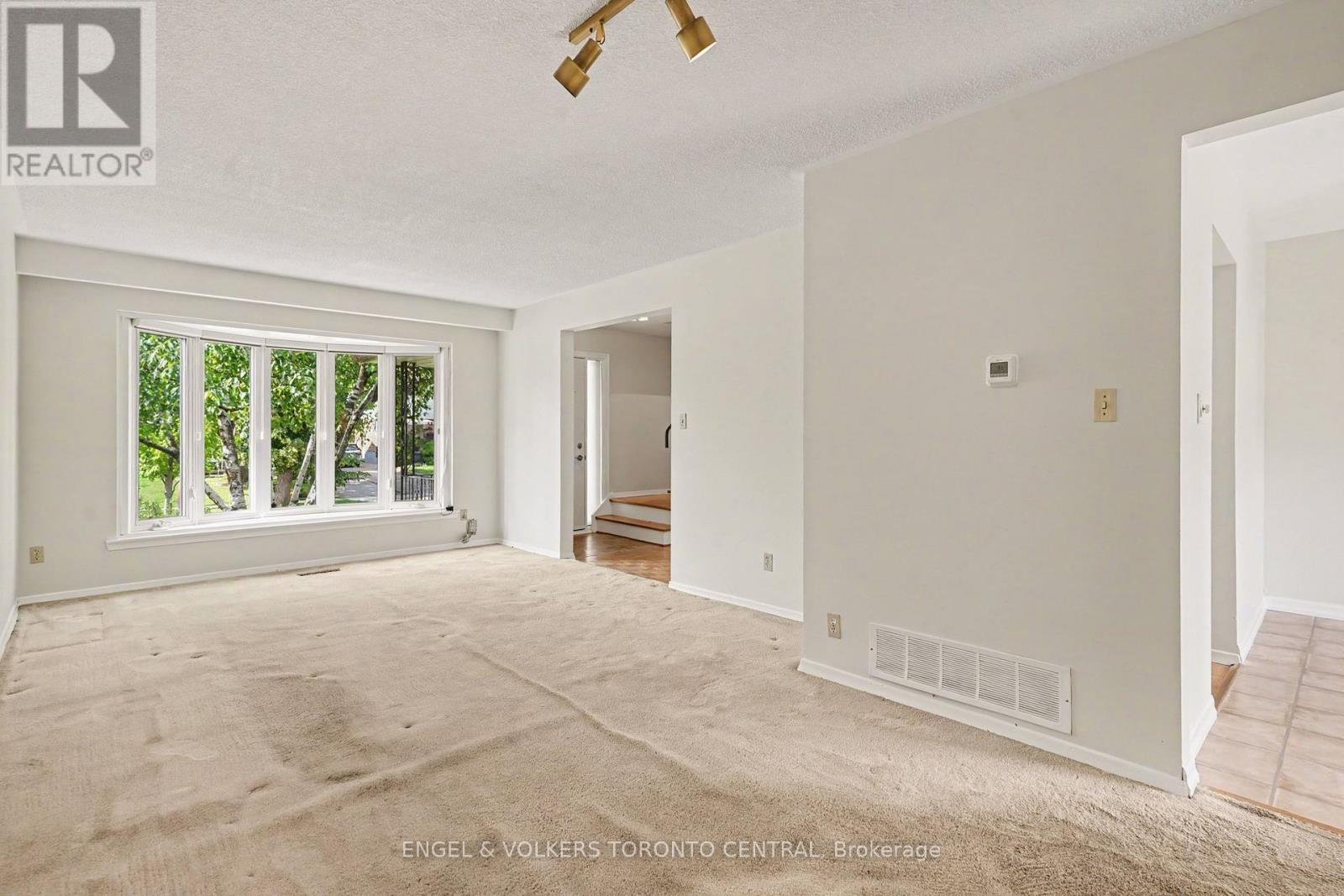 45 Edilou Drive, Toronto, Ontario  M8W 4B4 - Photo 7 - W13540440