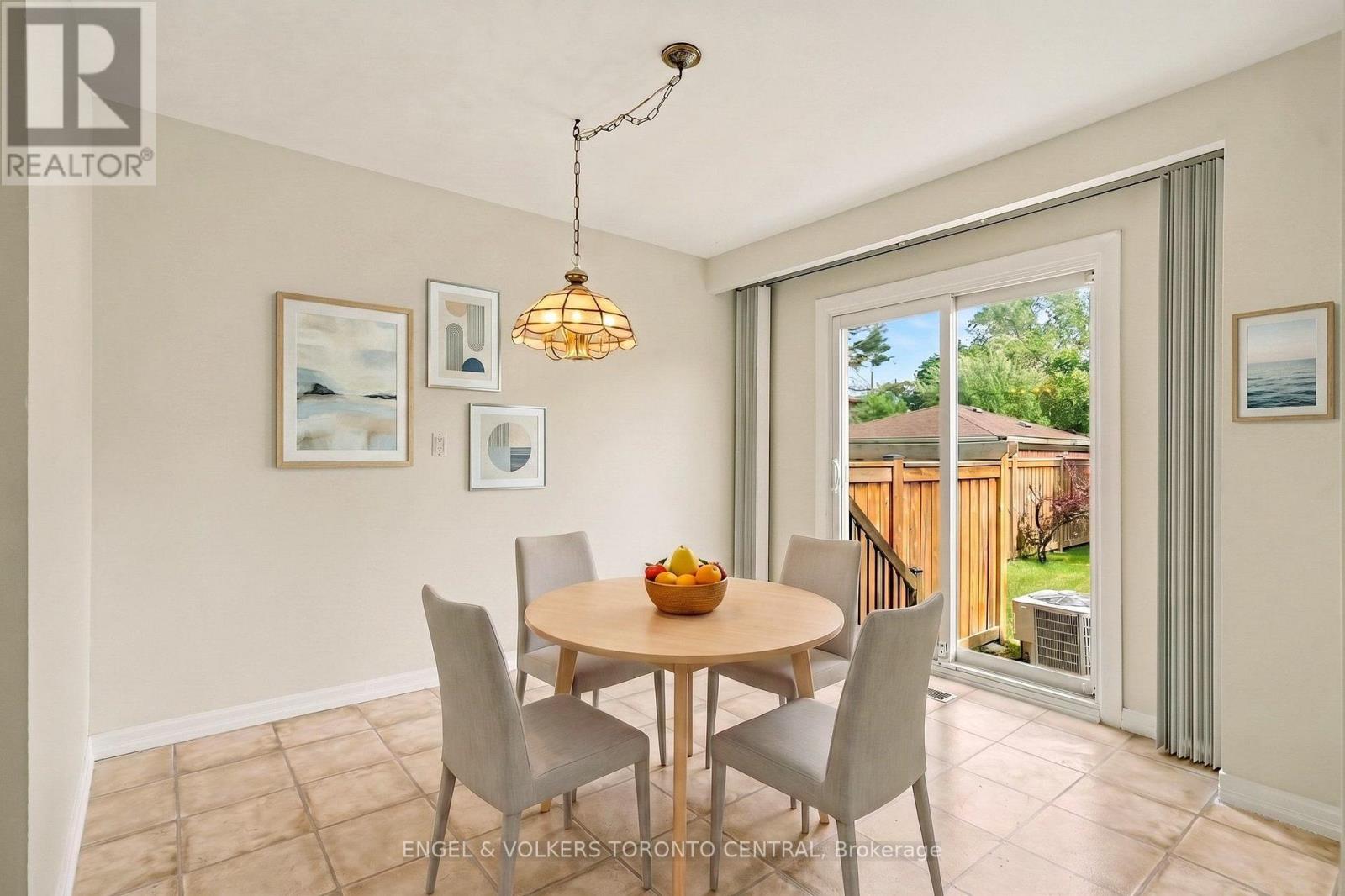 45 Edilou Drive, Toronto, Ontario  M8W 4B4 - Photo 9 - W13540440