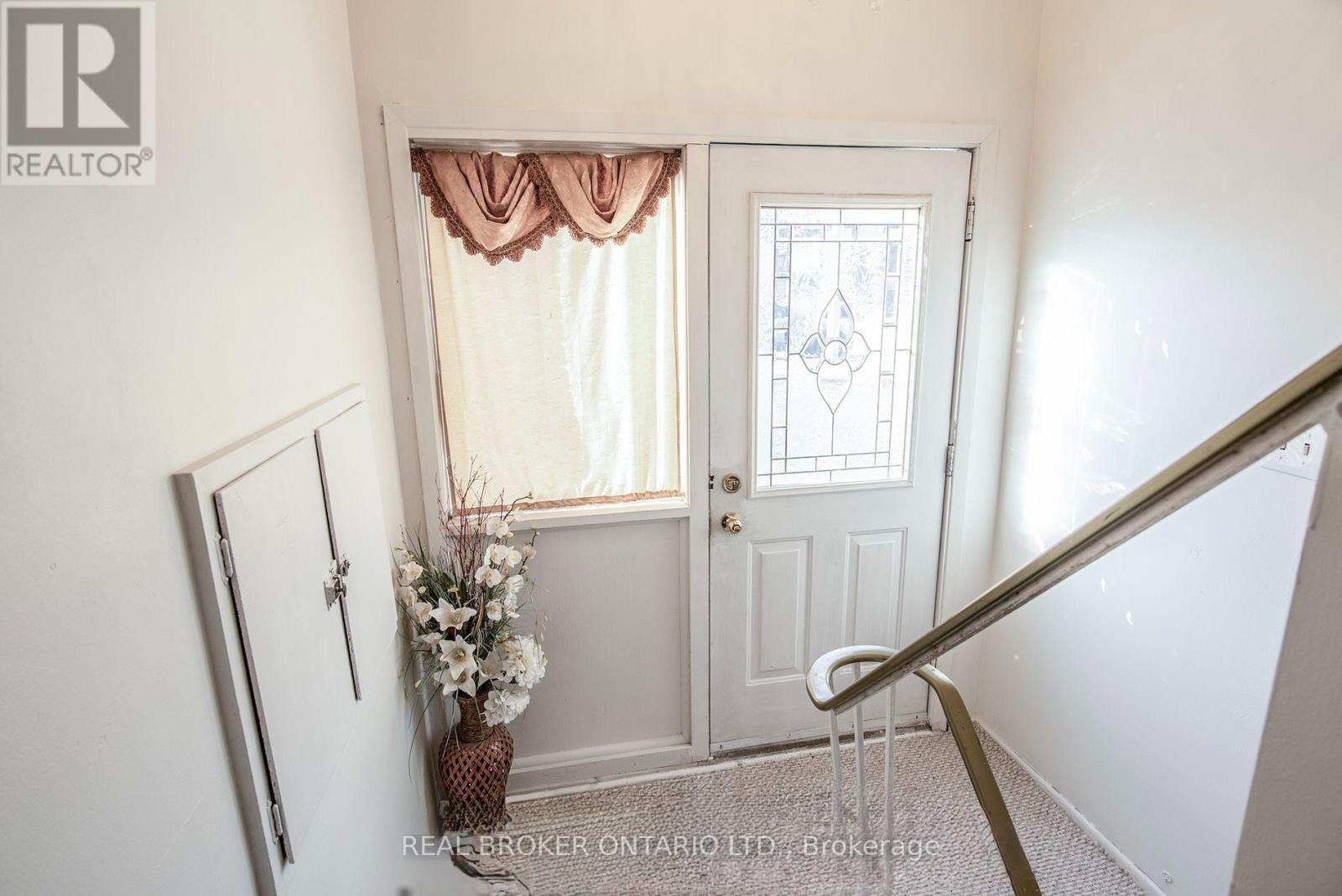 Lower Unit - 374 Southill Drive, Kitchener, Ontario  N2A 2R1 - Photo 3 - X13540484