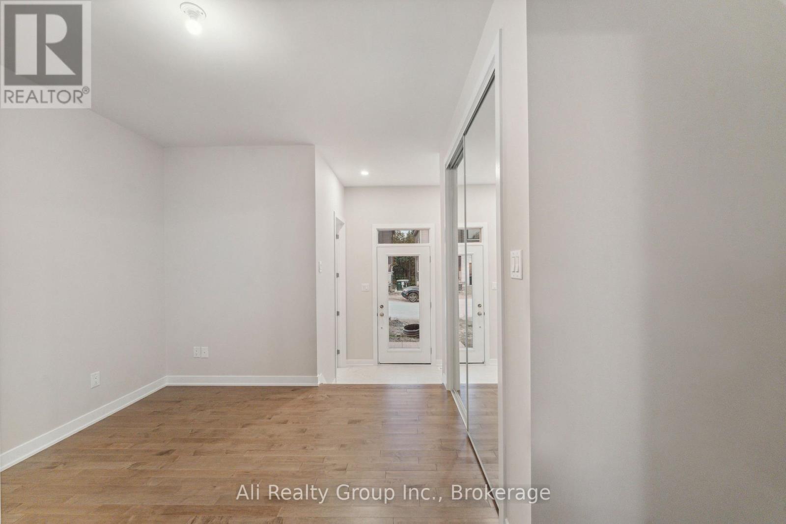 242 Falsetto Street, Ottawa, Ontario  K1W 0S2 - Photo 2 - X13540572