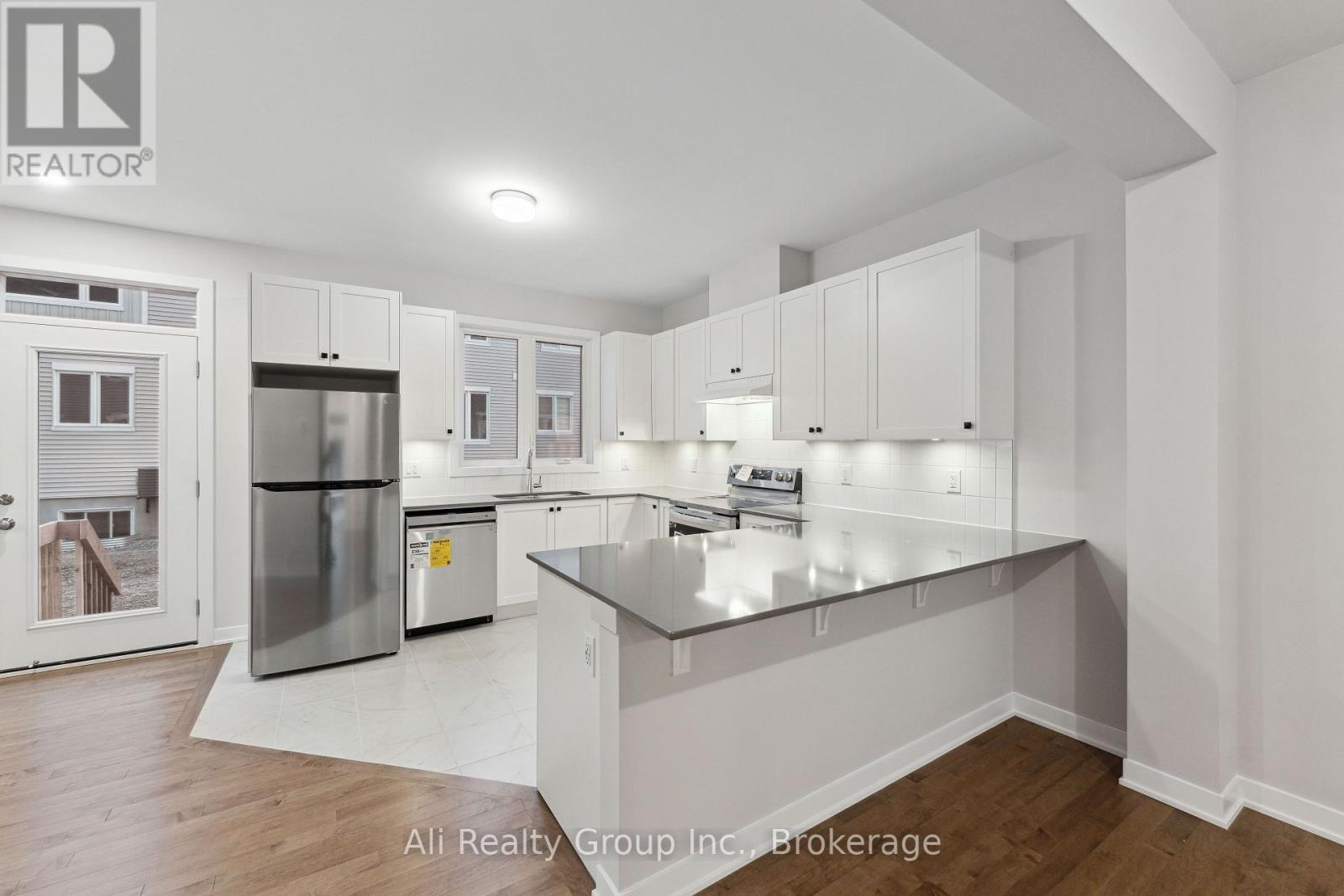 242 Falsetto Street, Ottawa, Ontario  K1W 0S2 - Photo 5 - X13540572