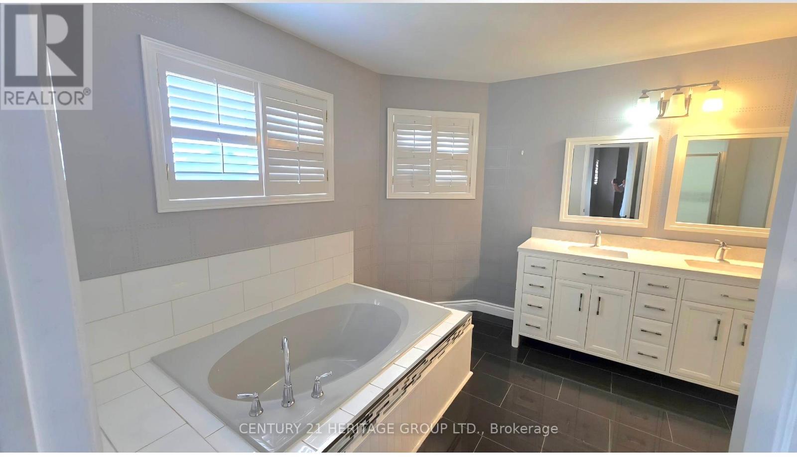73 Hutton Crescent, Caledon, Ontario  L7C 1A7 - Photo 11 - W13533350