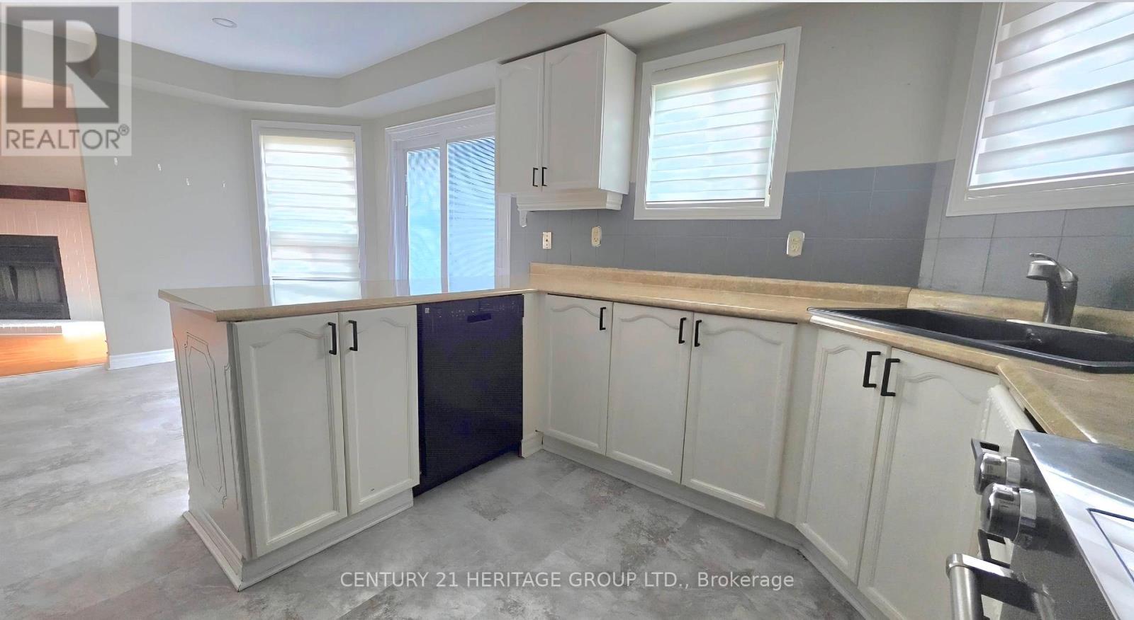 73 Hutton Crescent, Caledon, Ontario  L7C 1A7 - Photo 7 - W13533350