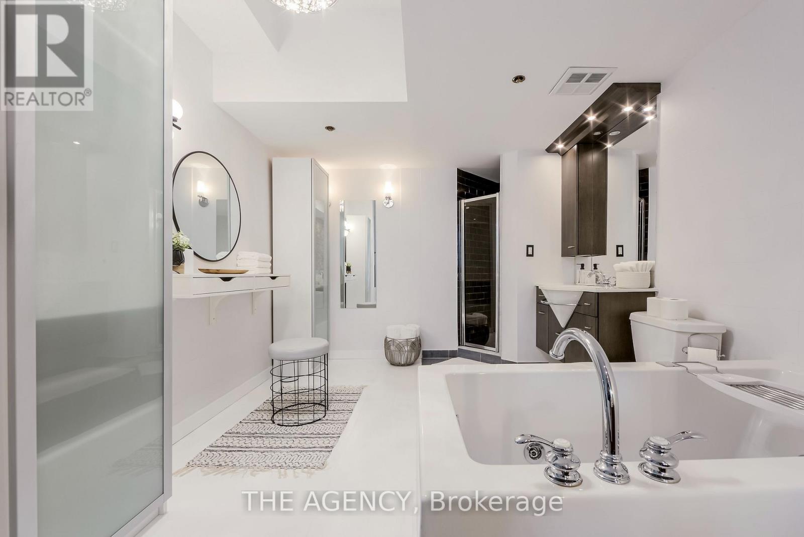 208 - 219 Fort York Boulevard, Toronto, Ontario M5V 1B1 - Photo 25 - C13540542