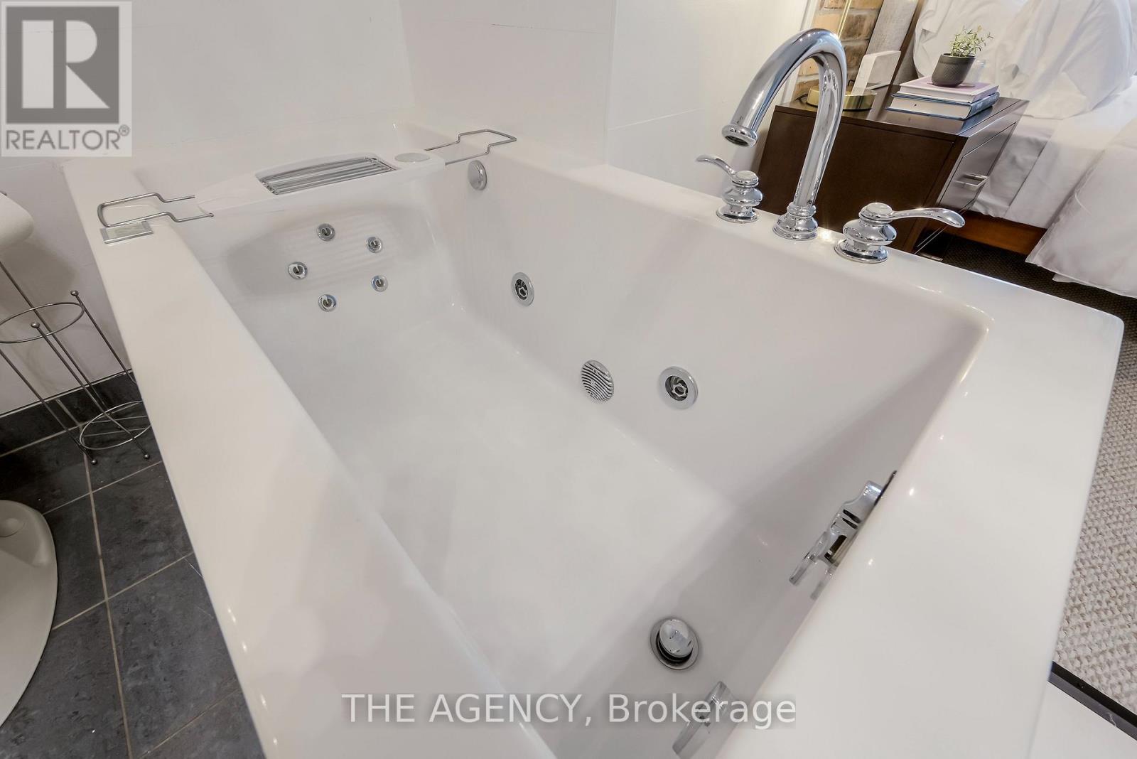 208 - 219 Fort York Boulevard, Toronto, Ontario M5V 1B1 - Photo 30 - C13540542