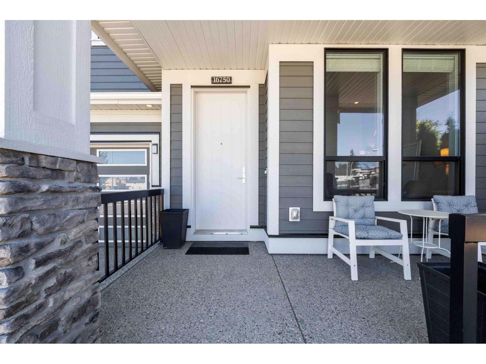 16750 Edgewood Drive, Surrey, British Columbia  V3Z 9X9 - Photo 4 - R3144237