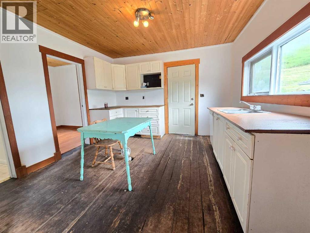 7417 18 Avenue, Coleman, Alberta  T0K 0M0 - Photo 4 - A2325685