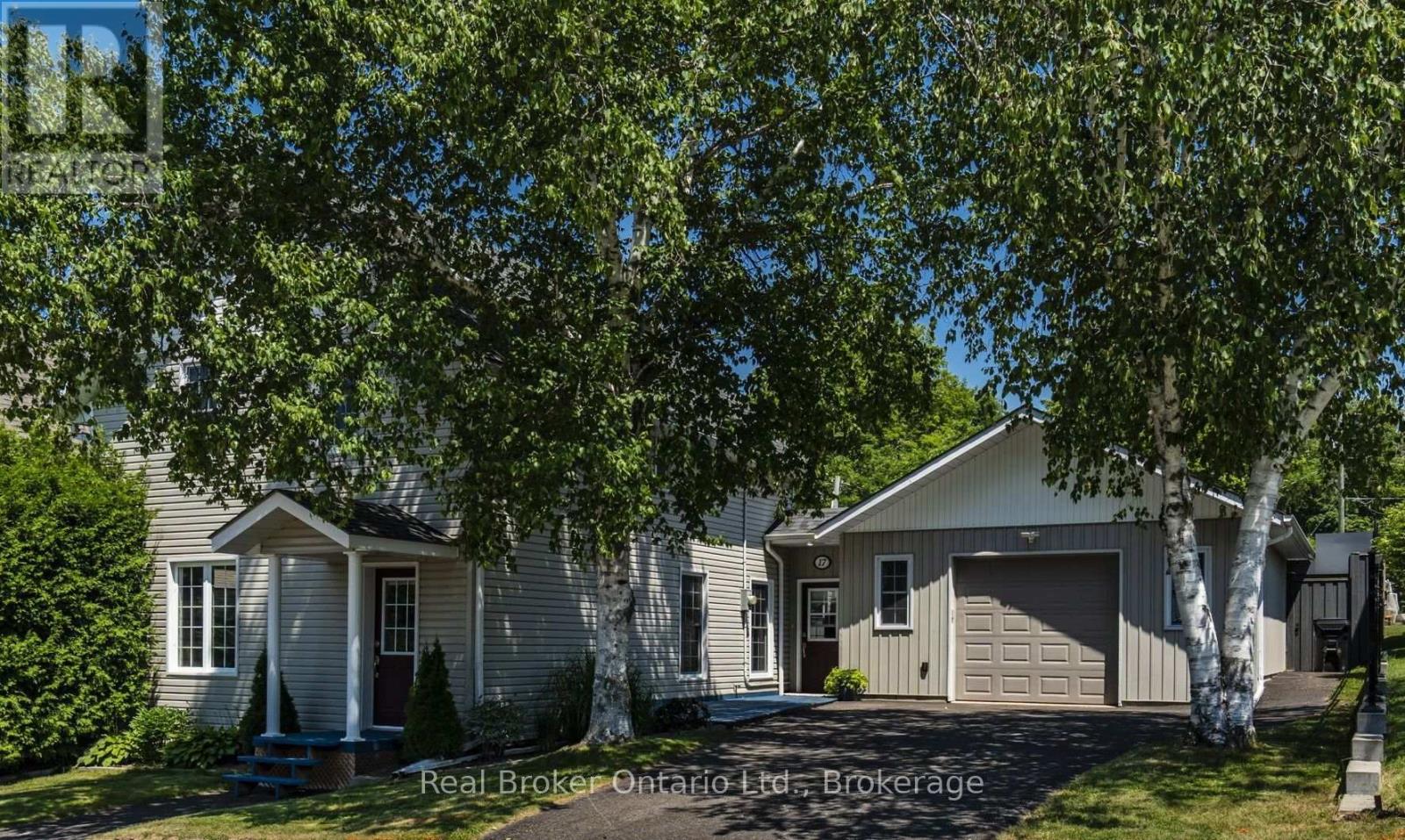 17 Peel Street, Penetanguishene, Ontario  L9M 1A5 - Photo 2 - S13540126