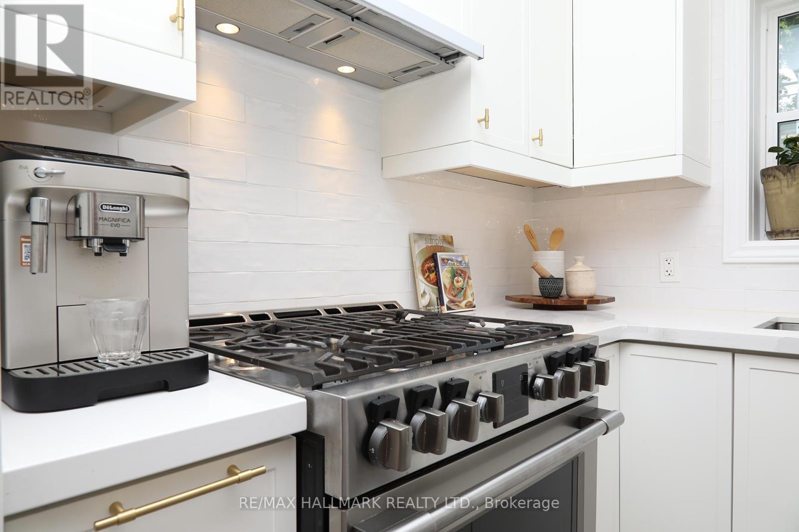 339 Scarborough Road, Toronto, Ontario  M4E 3M9 - Photo 17 - E13538550