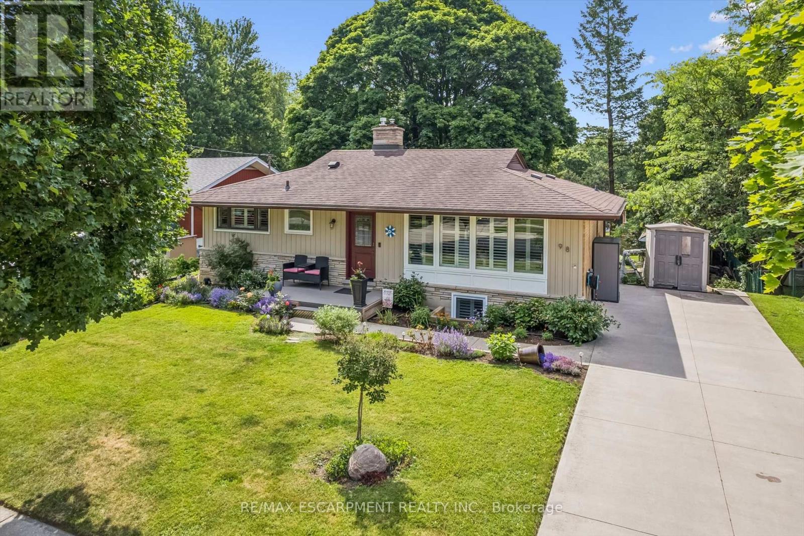 98 STONYBROOK DRIVE, Kitchener, Ontario
