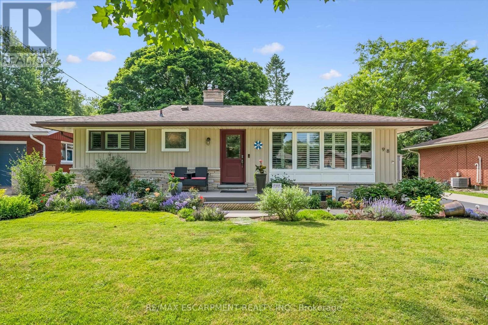98 Stonybrook Drive, Kitchener, Ontario  N2M 4L7 - Photo 2 - X13540688