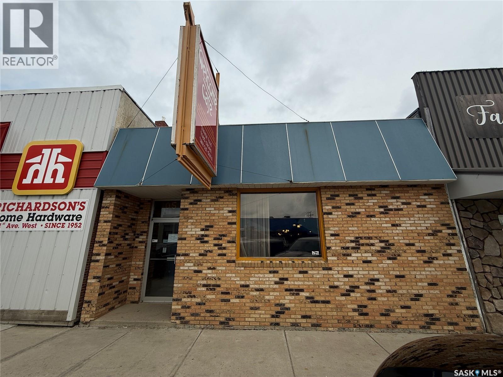105 1st Avenue W, Nipawin, Saskatchewan  S0E 1E0 - Photo 2 - SK041807