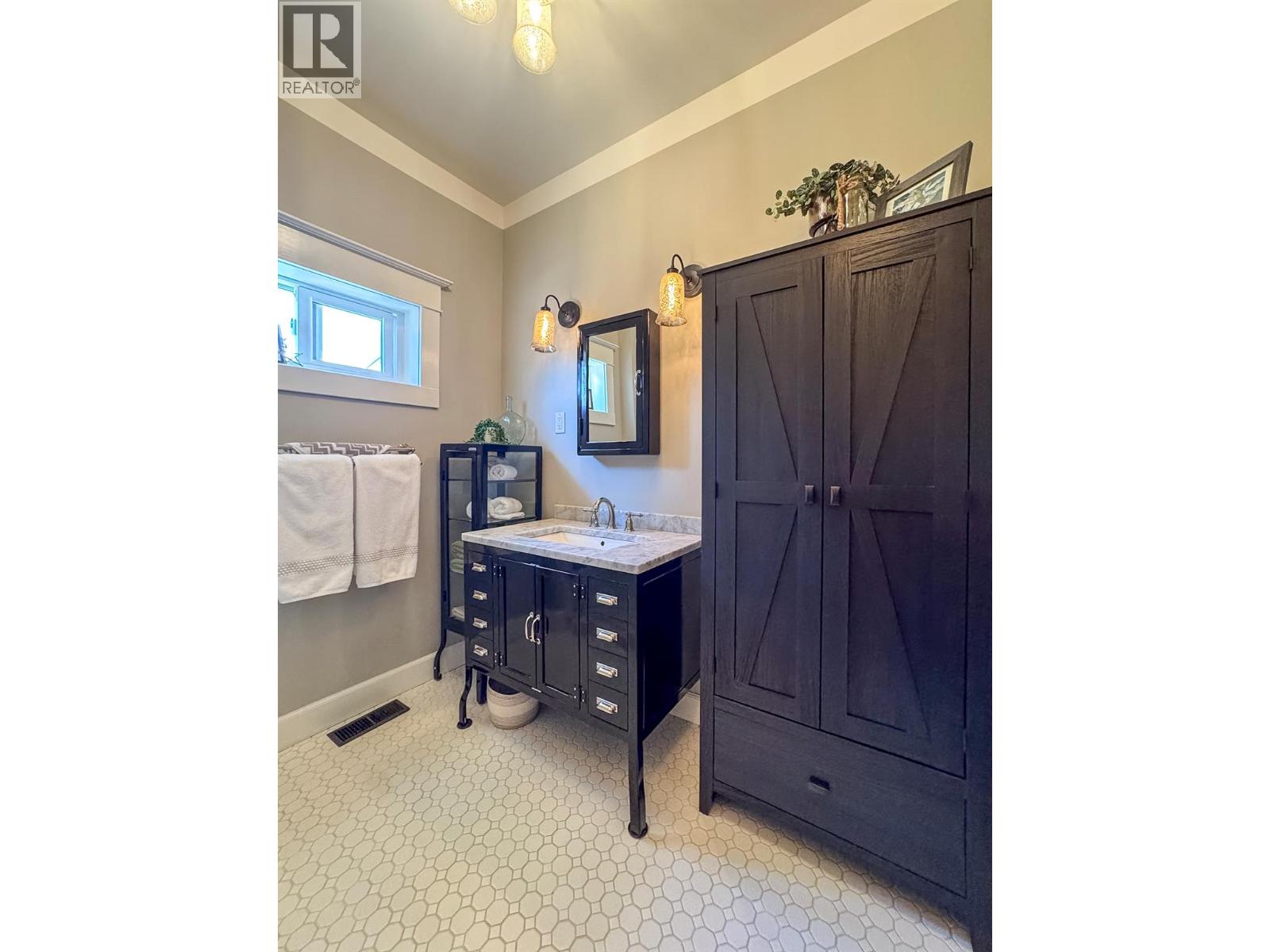 333 9th Avenue S, Cranbrook, British Columbia V1C 2M6 - Photo 28 - 10393909