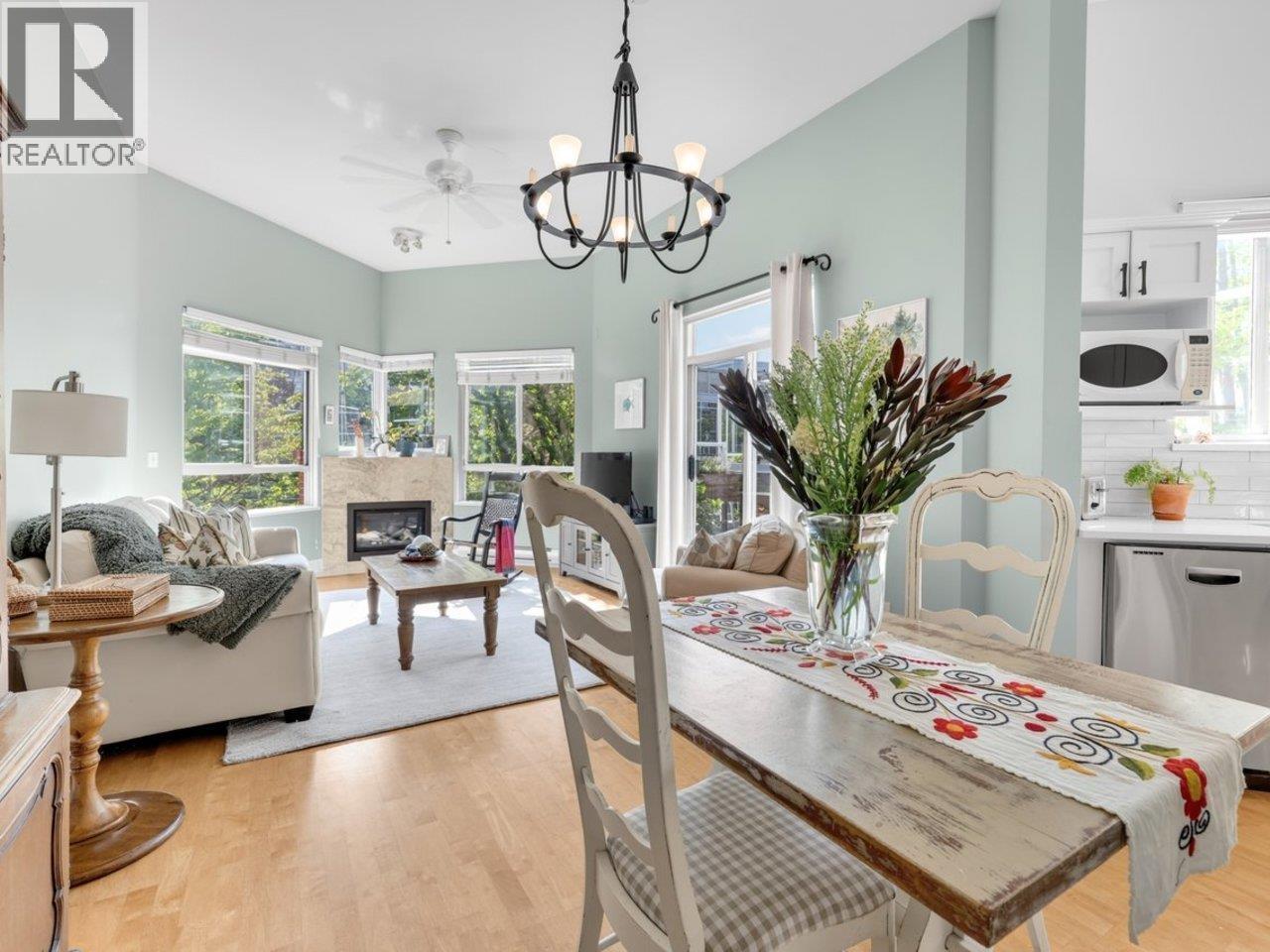 413 128 W 8th Street, North Vancouver, British Columbia  V7M 3M1 - Photo 3 - R3144336