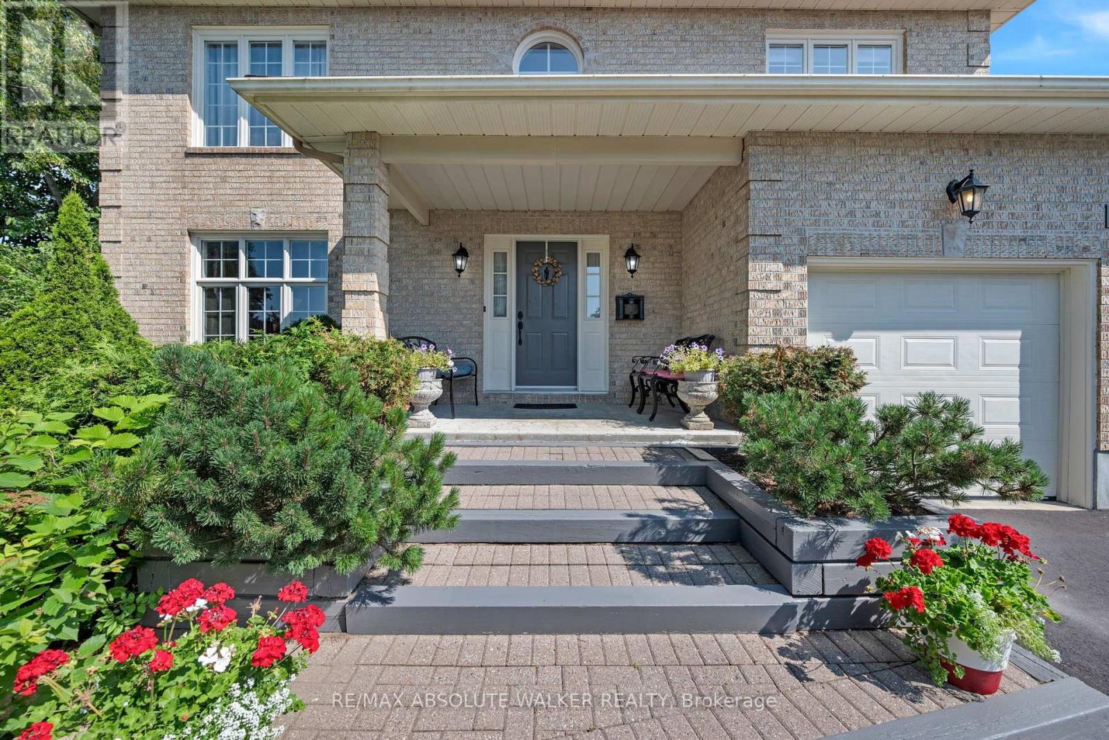 30 Elderwood Trail, Ottawa, Ontario  K2S 1C9 - Photo 2 - X13540650