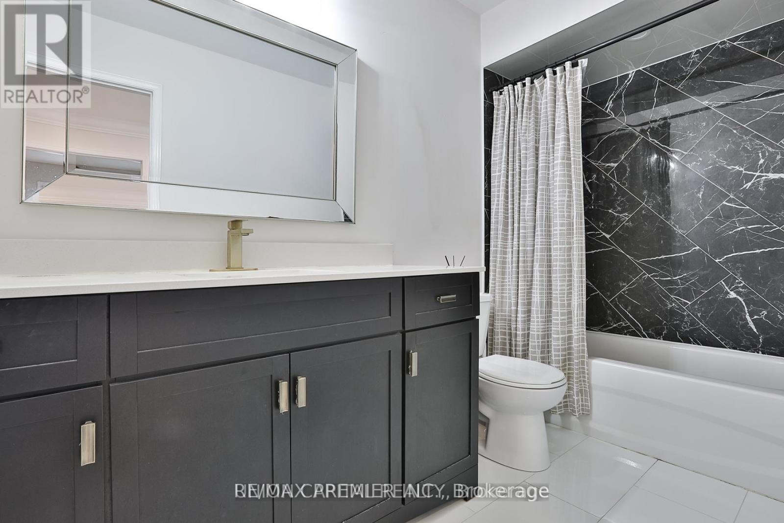 Upper Level - 21 Avon Crescent, Vaughan, Ontario  L4L 1H4 - Photo 14 - N13540726