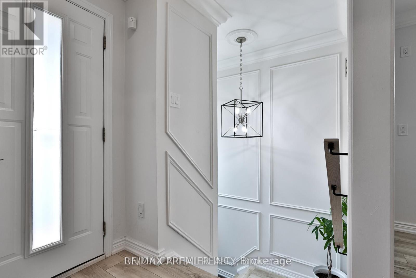 Upper Level - 21 Avon Crescent, Vaughan, Ontario  L4L 1H4 - Photo 2 - N13540726