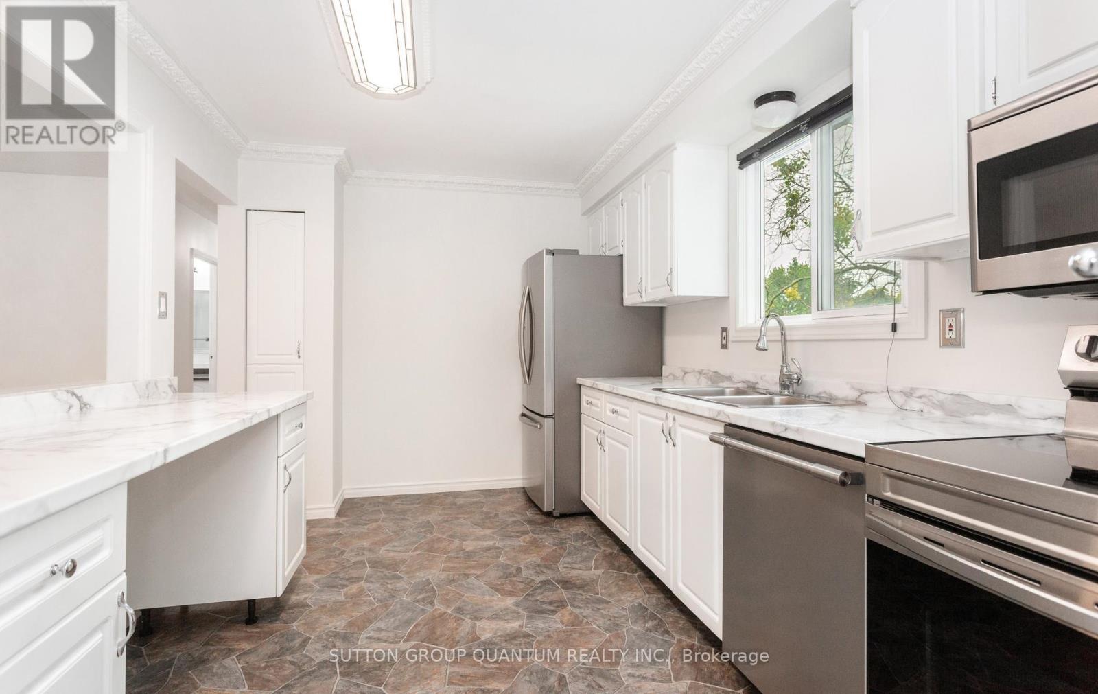 2363 Holyhead Drive, Burlington, Ontario  L7P 3V2 - Photo 15 - W13540710
