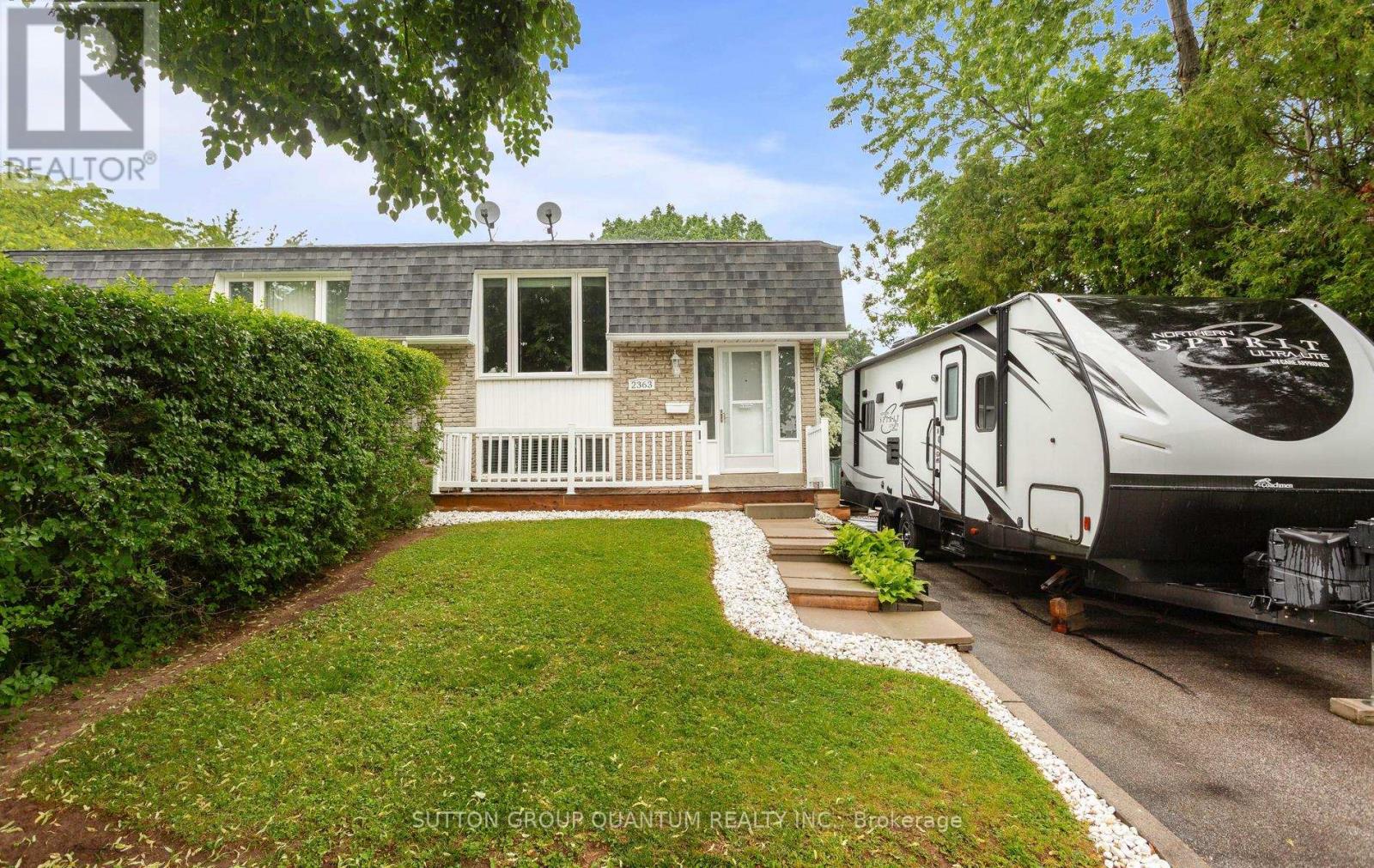 2363 Holyhead Drive, Burlington, Ontario  L7P 3V2 - Photo 3 - W13540710