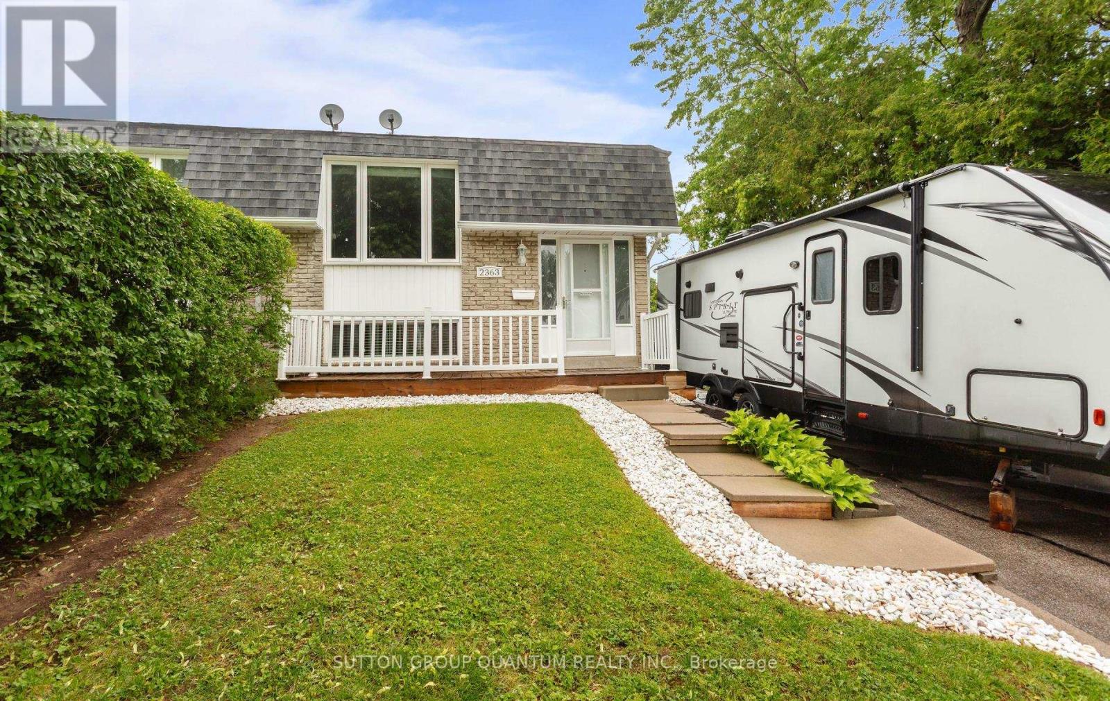 2363 Holyhead Drive, Burlington, Ontario  L7P 3V2 - Photo 4 - W13540710