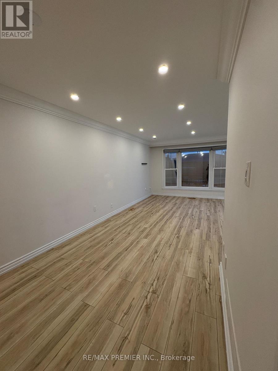 Upper Level - 21 Avon Crescent, Vaughan, Ontario  L4L 1H4 - Photo 5 - N13540726
