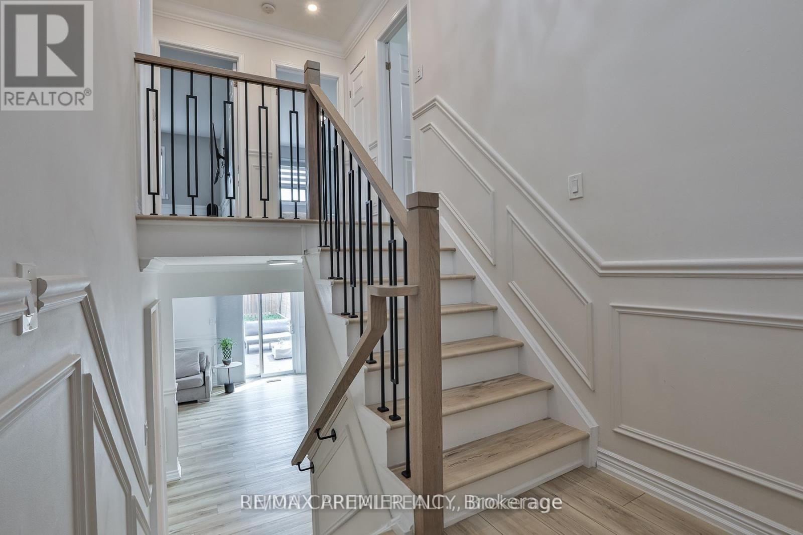 Upper Level - 21 Avon Crescent, Vaughan, Ontario  L4L 1H4 - Photo 7 - N13540726