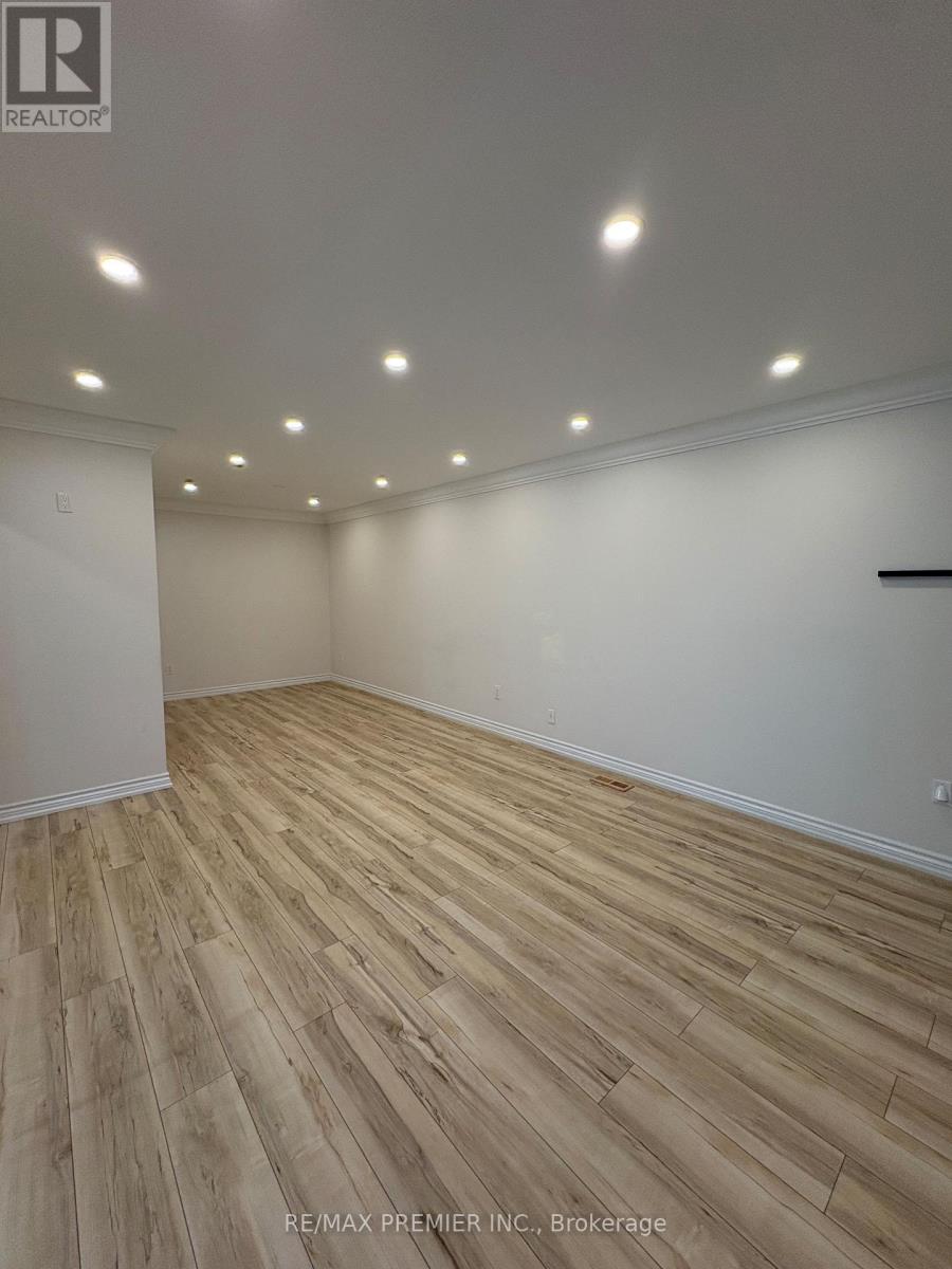 Upper Level - 21 Avon Crescent, Vaughan, Ontario  L4L 1H4 - Photo 6 - N13540726